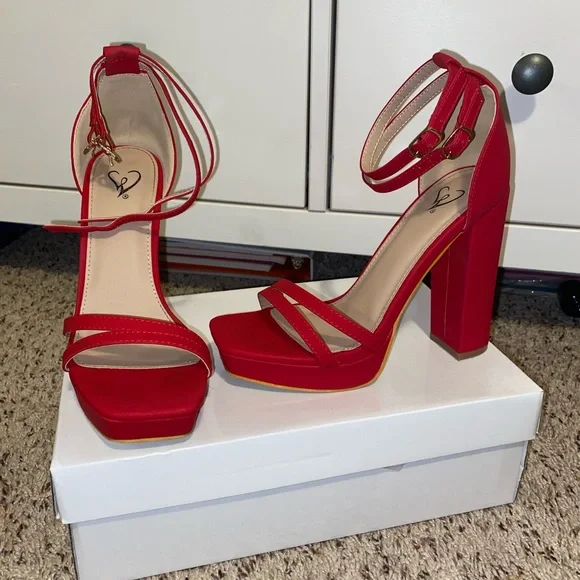 Windsor Heels - Picture 2 of 4